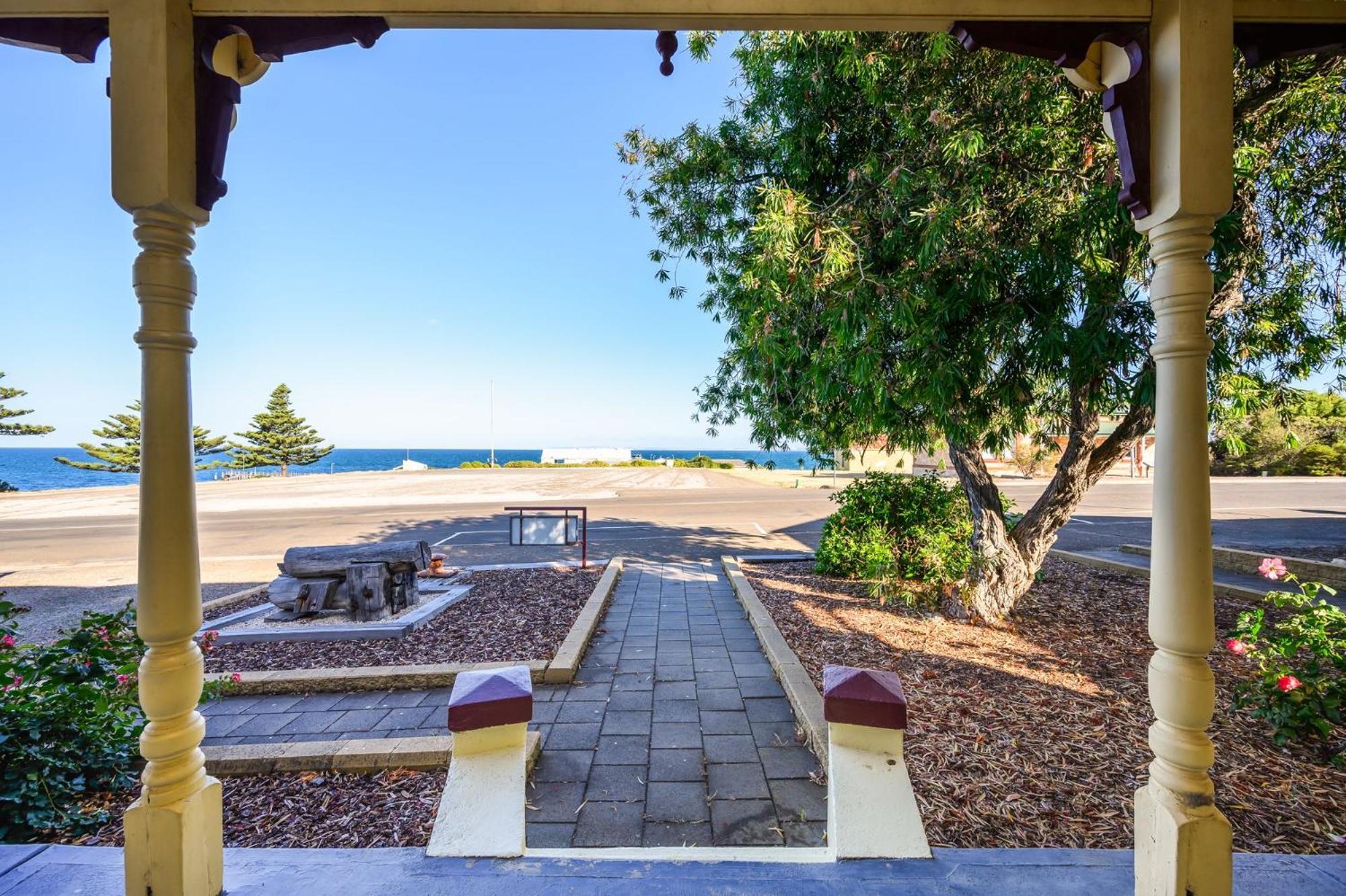 Armadale House - Kingscote Villa Exterior photo